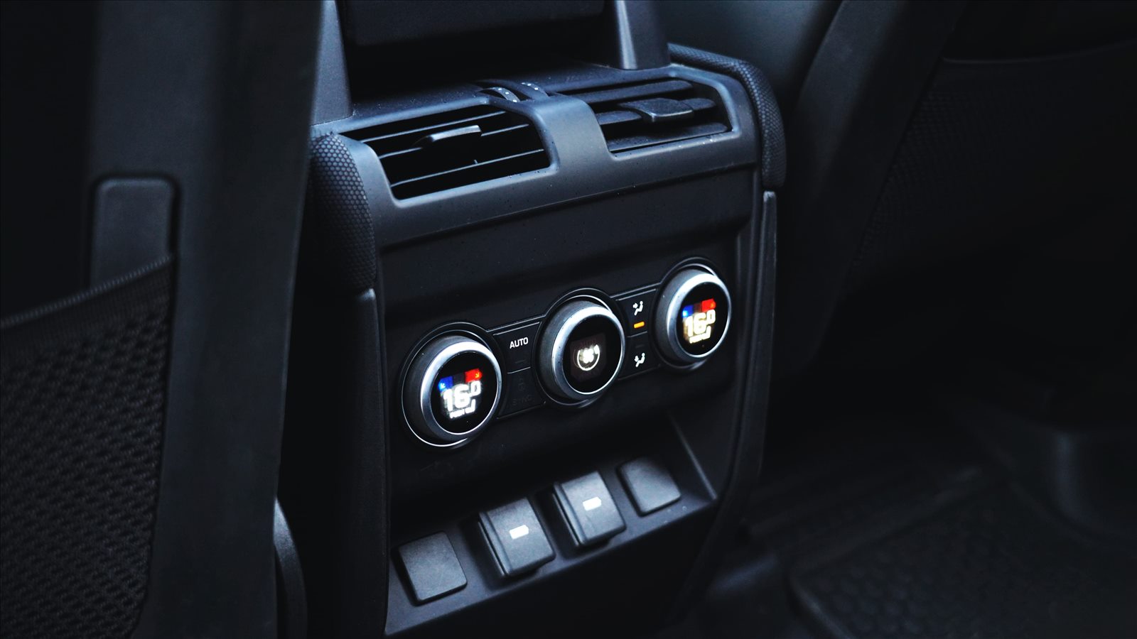 Land Rover Defender 2024 rental Dubai - photo